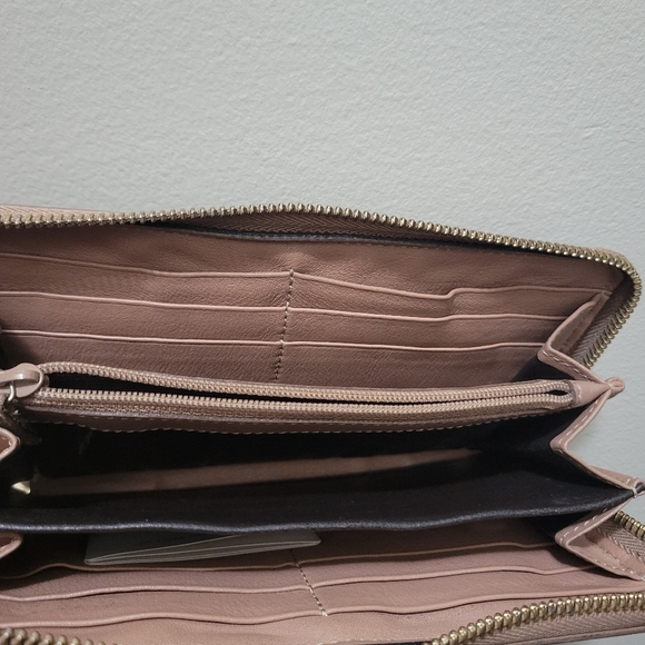 Gucci full zip around brown and pink wallet. GUC - Picture 4 of 14